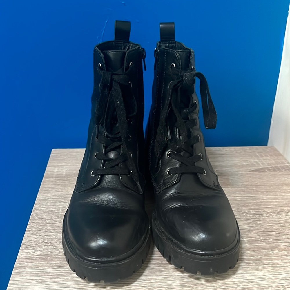 Crown vintage combat boots, wore once. In great condition. 1 3/4 heel